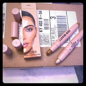 Like new kkw beauty cream contour kit!